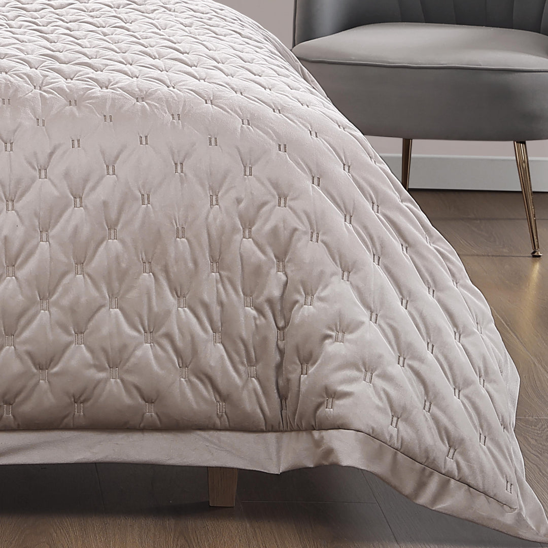 Bebejan 3 Piece Velvet Comforter Set