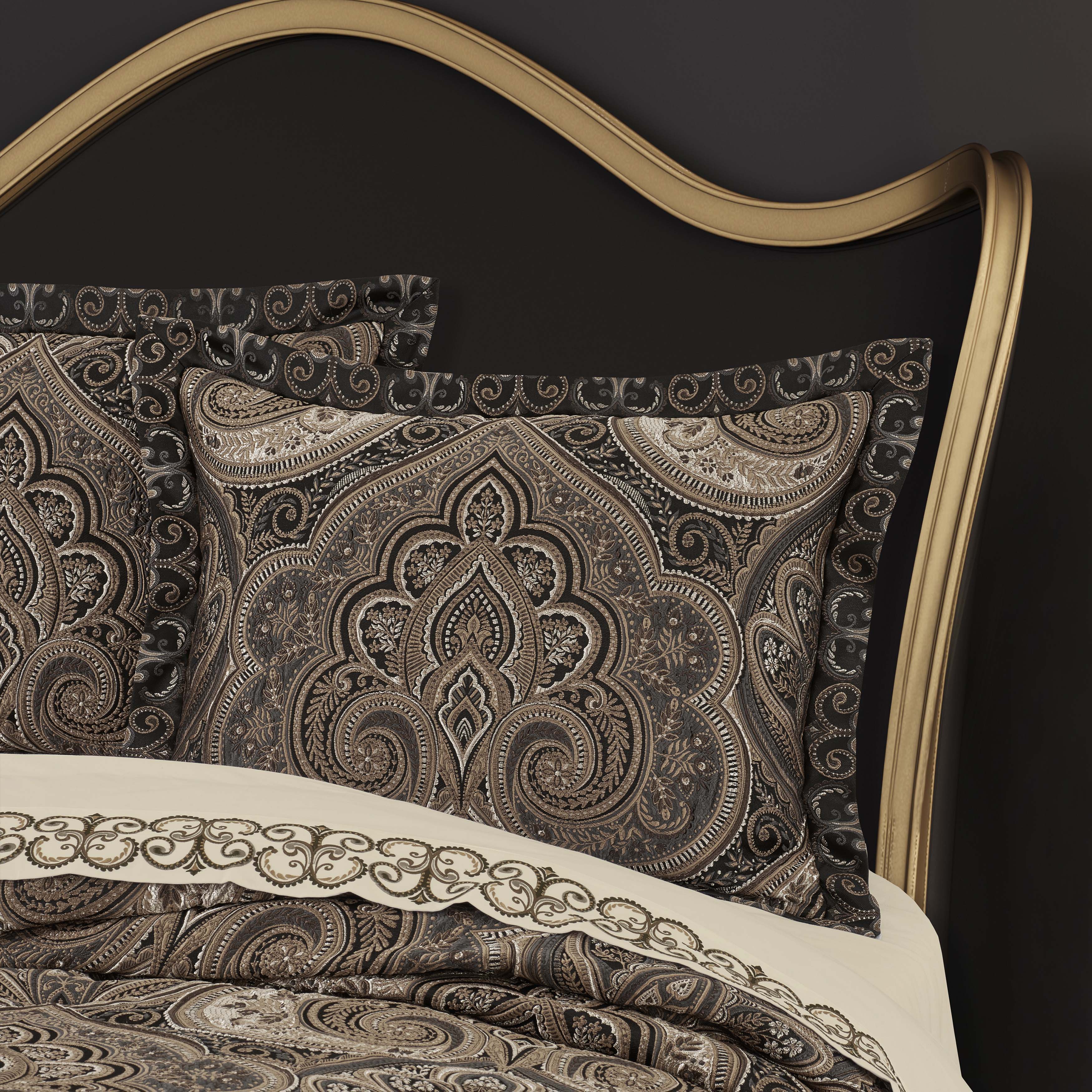 Bradshaw Black 4-Piece Comforter Set By J Queen – Latest Bedding