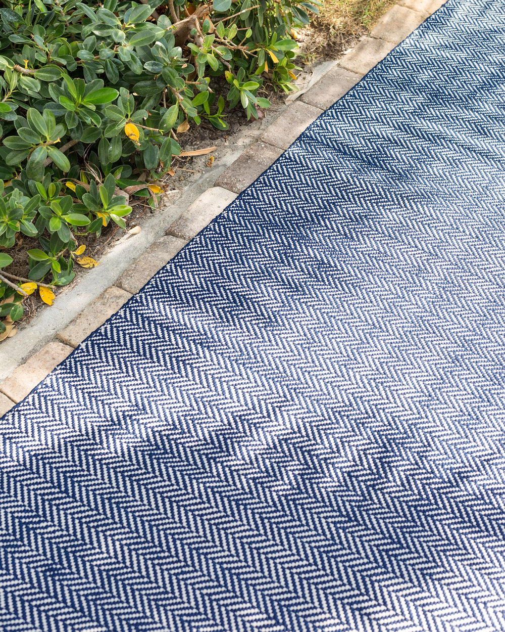 Herringbone Indigo/White Handwoven Indoor/Outdoor Rug Rug By Annie Selke