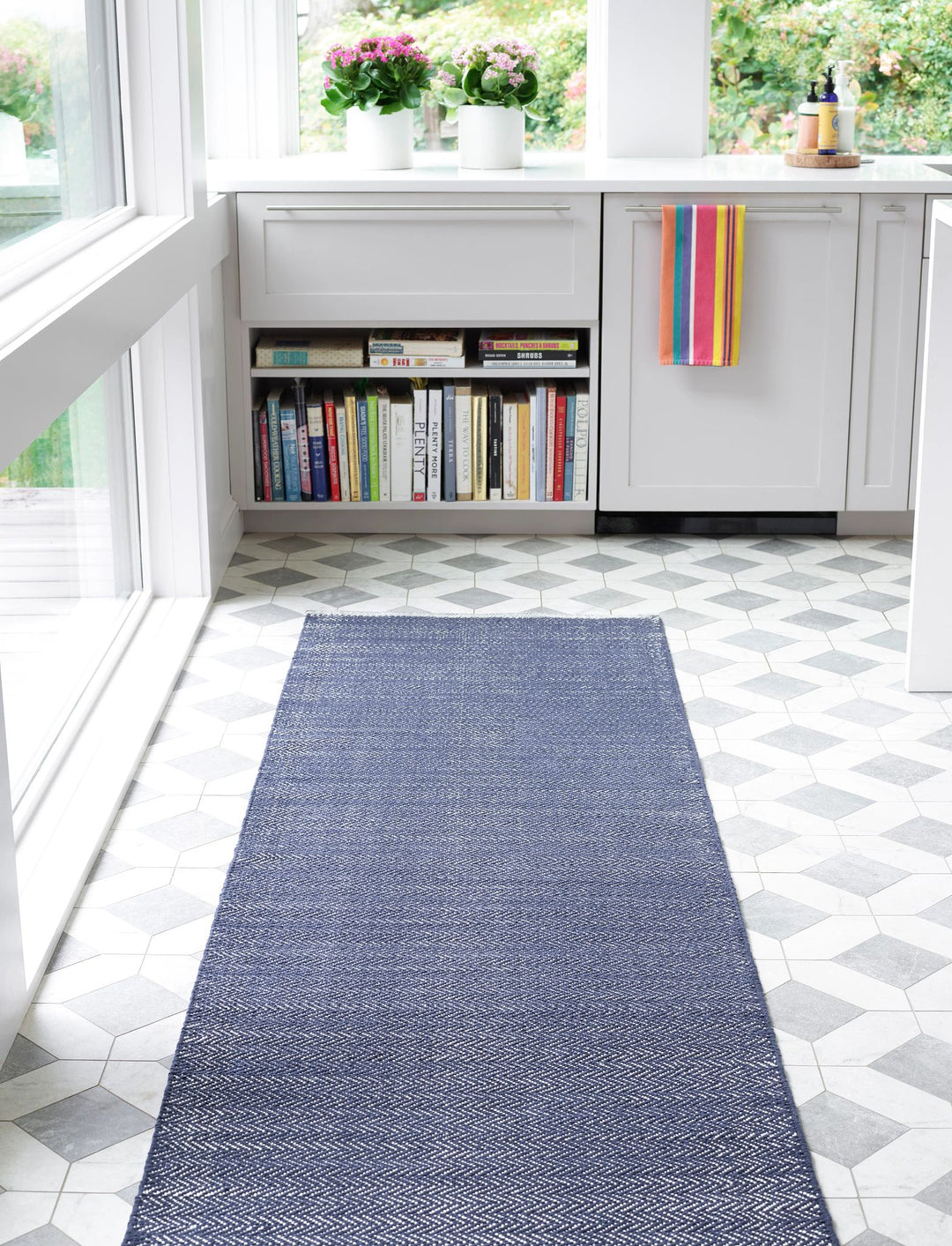 Herringbone Indigo/White Handwoven Indoor/Outdoor Rug Rug By Annie Selke
