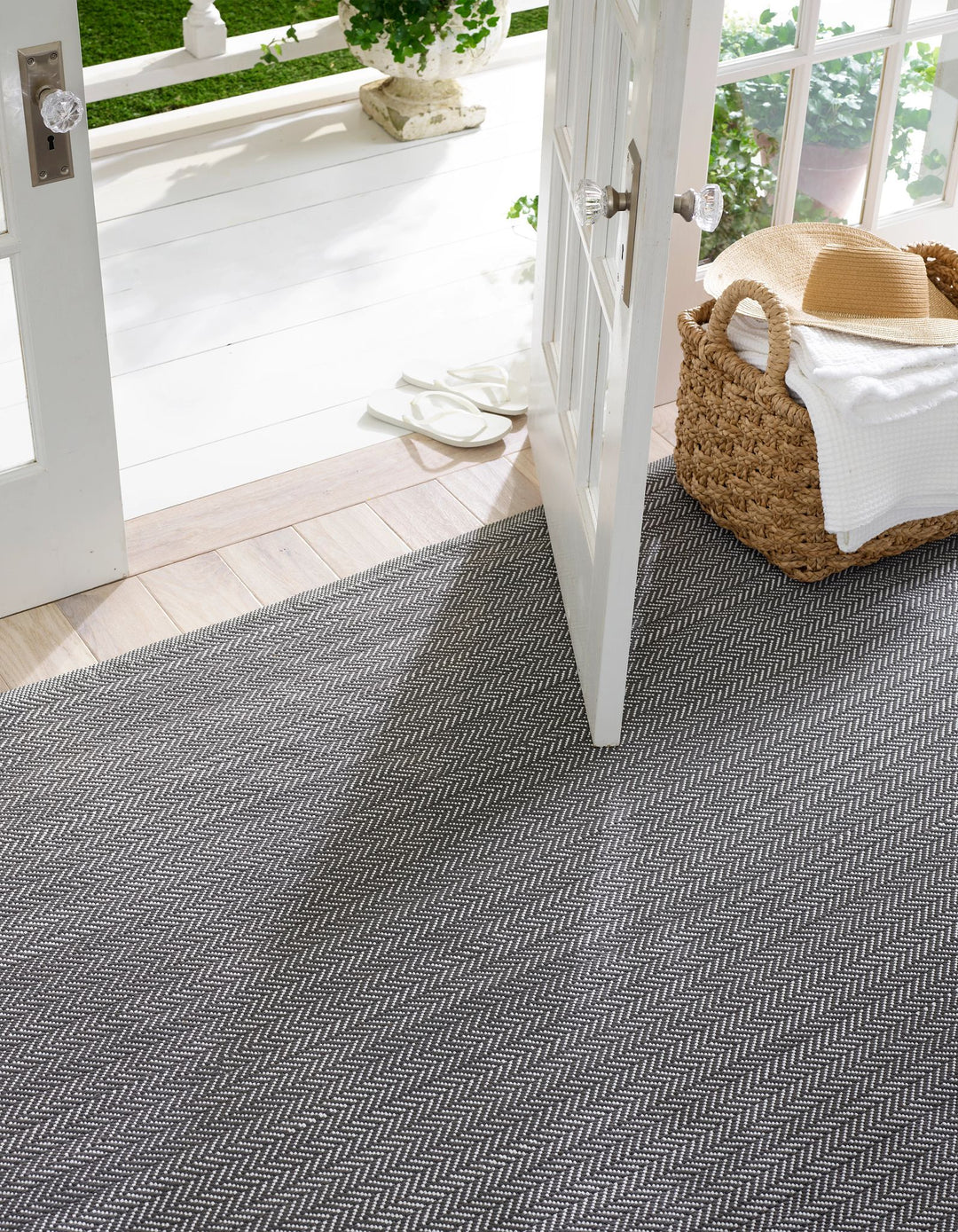 Herringbone Shale/White Handwoven Indoor/Outdoor Rug Rug By Annie Selke