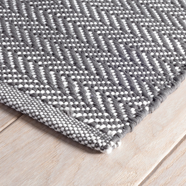 Herringbone Shale/White Handwoven Indoor/Outdoor Rug Rug By Annie Selke
