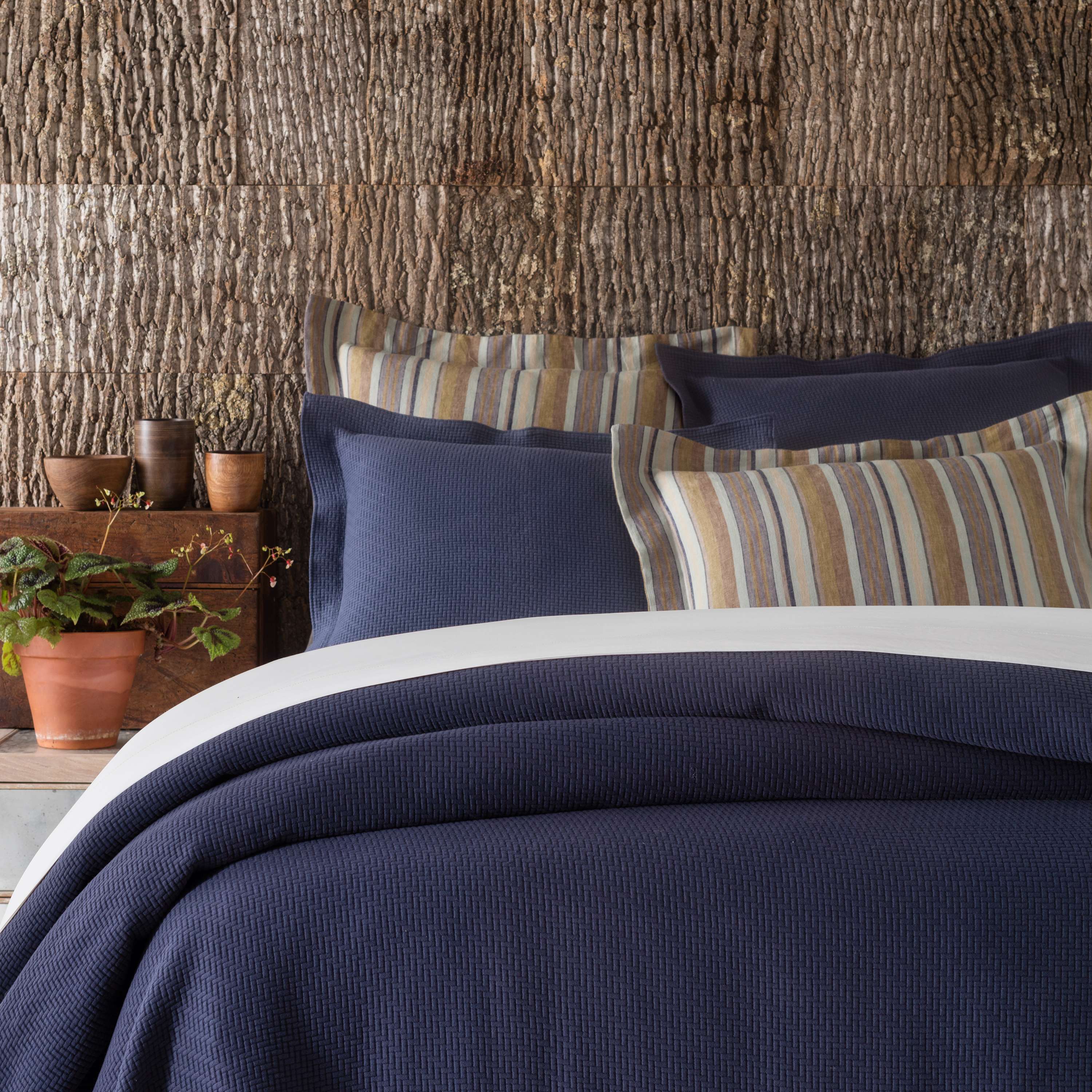 Annie Selke Interlaken Matelasse Coverlet - Thumbnail 2