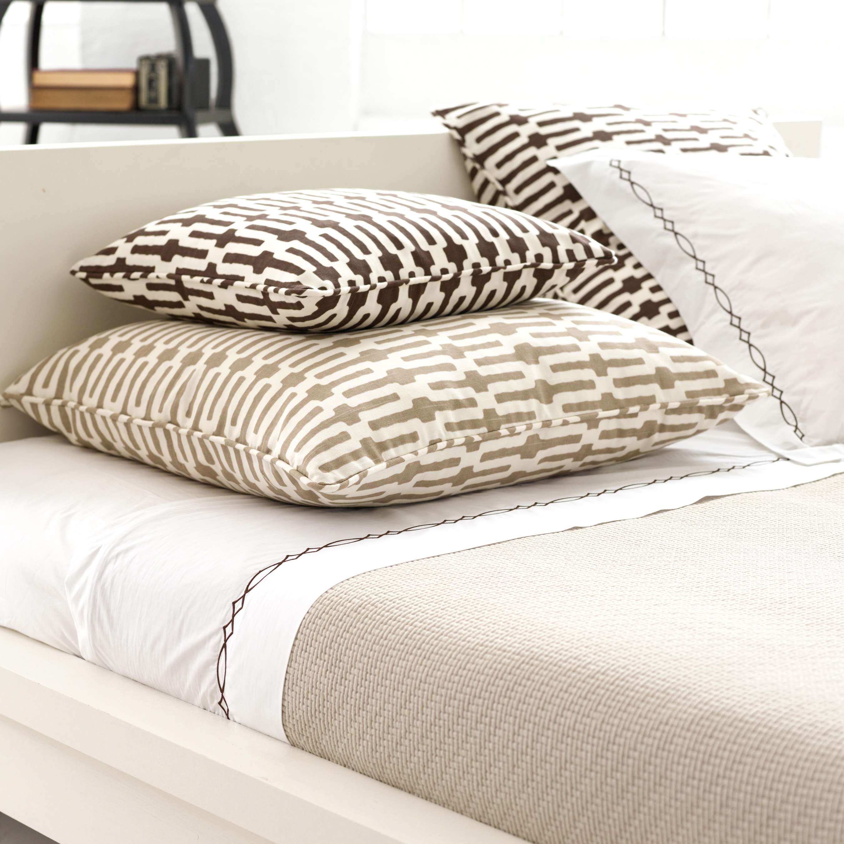 Annie Selke Interlaken Matelasse Coverlet - Thumbnail 5