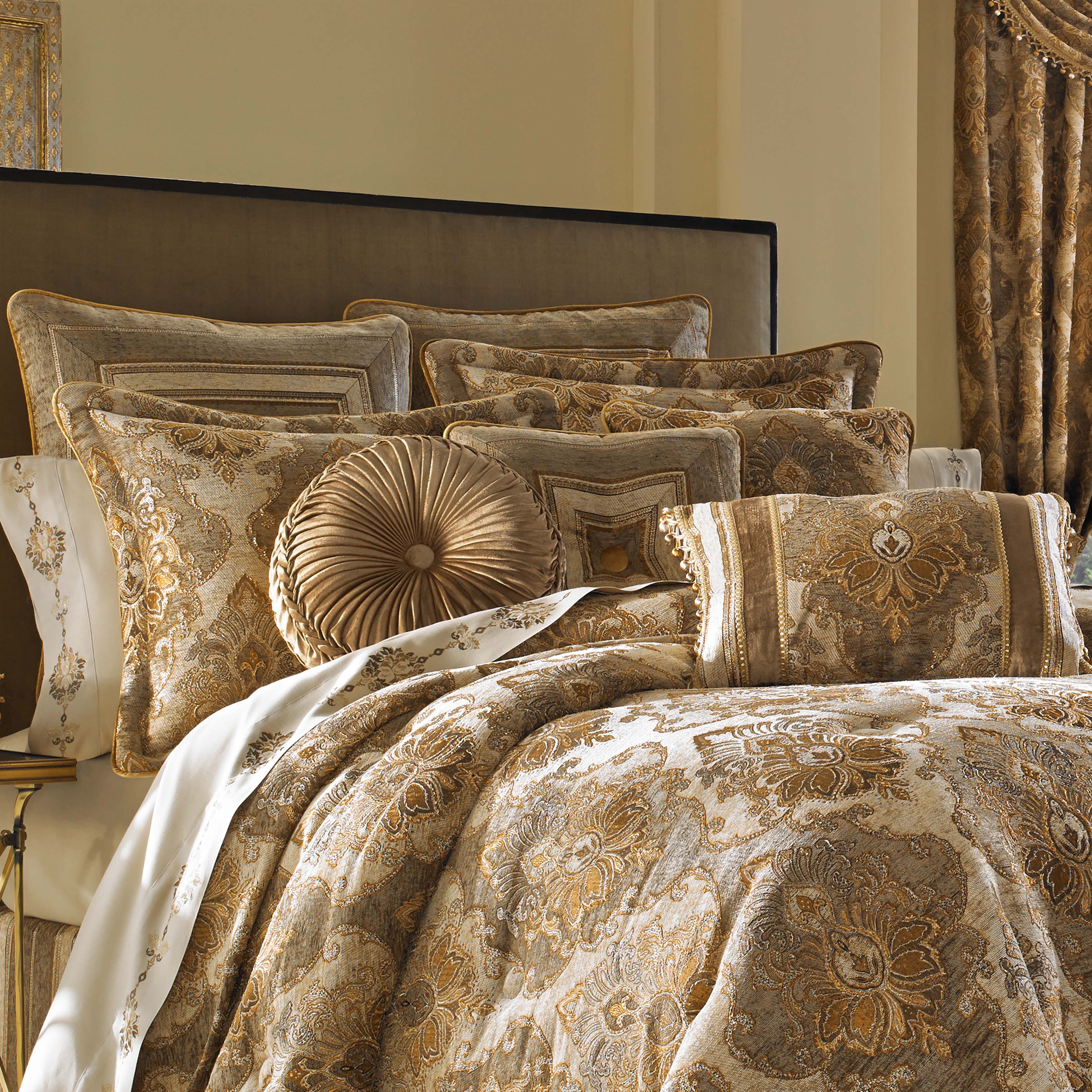 J. Queen New York Bradshaw Comforter