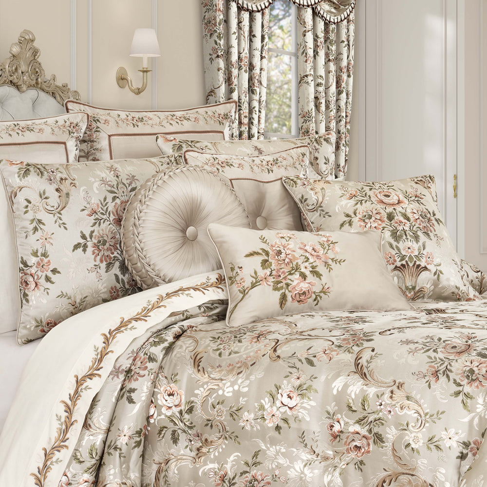 Pecora Coral 4 Piece Comforter Set Comforter Sets By J. Queen New York