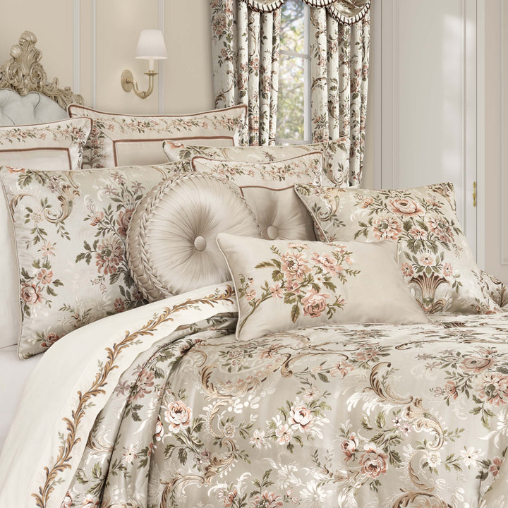 Pecora Coral 4 Piece Comforter Set Comforter Sets By J. Queen New York