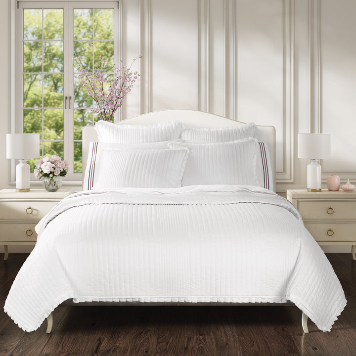 Savannah White 3 Piece Quilt Set