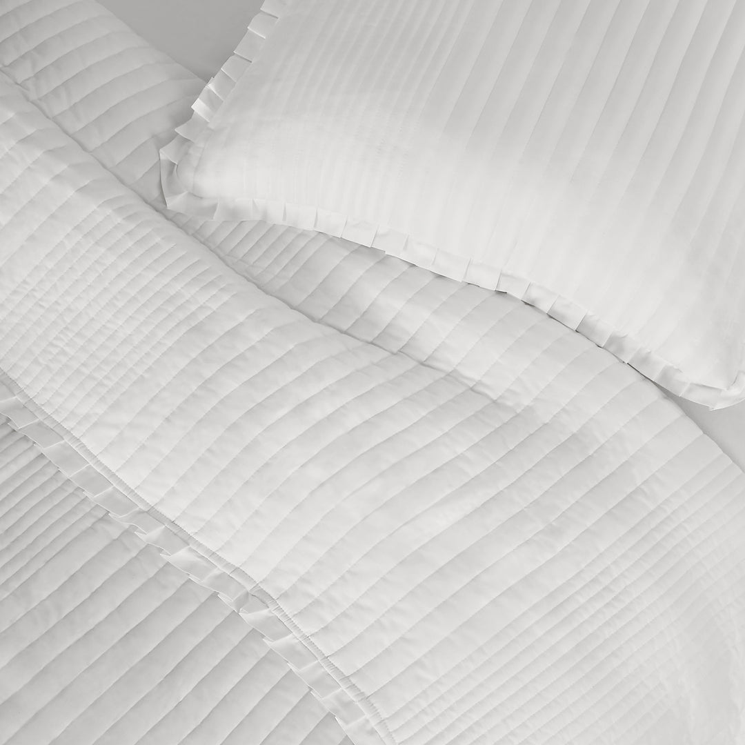 Savannah White 3 Piece Quilt Set