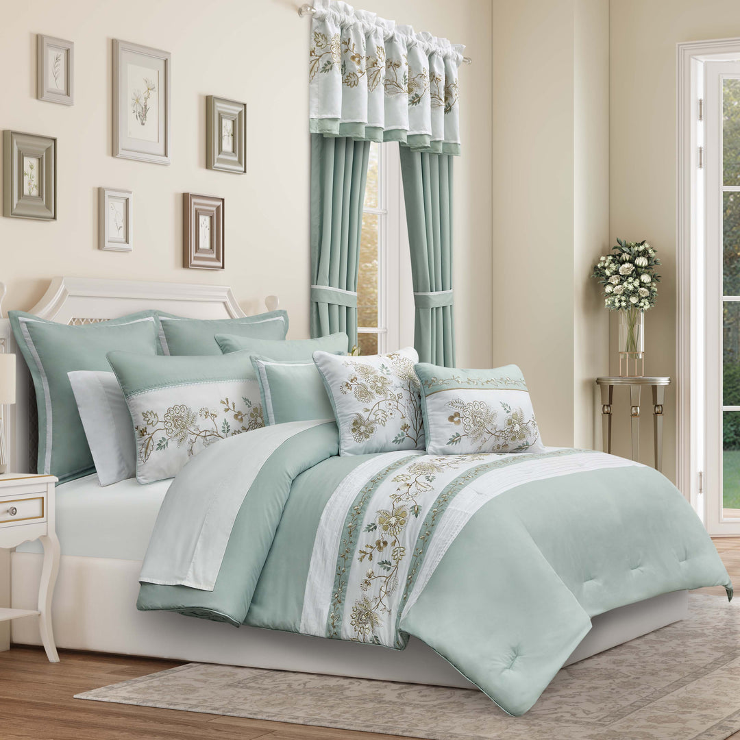 Spring Social Spa 3 Piece Comforter Set Comforter Sets By J. Queen New York