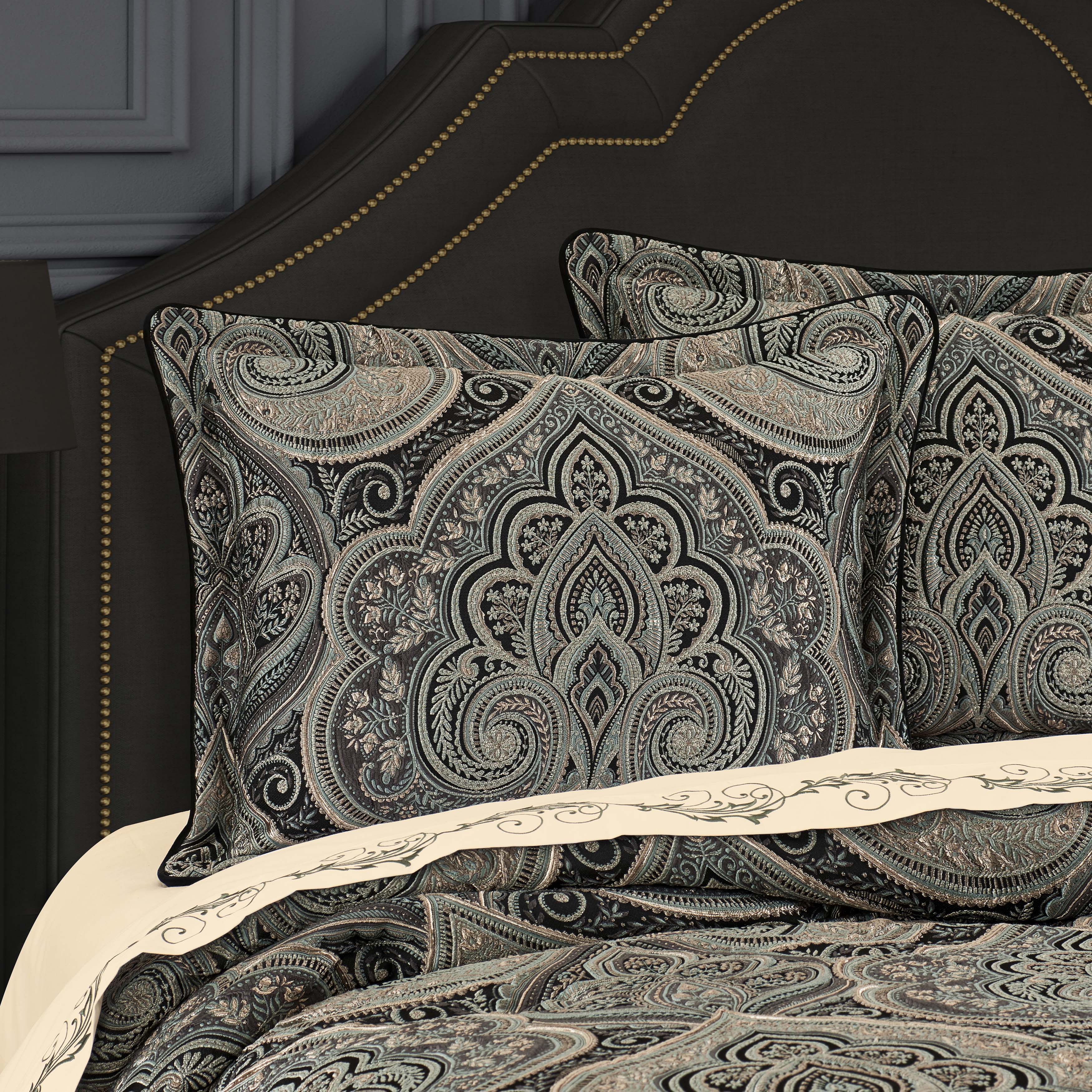 Vincenzo Glacier 4 Piece Comforter Set