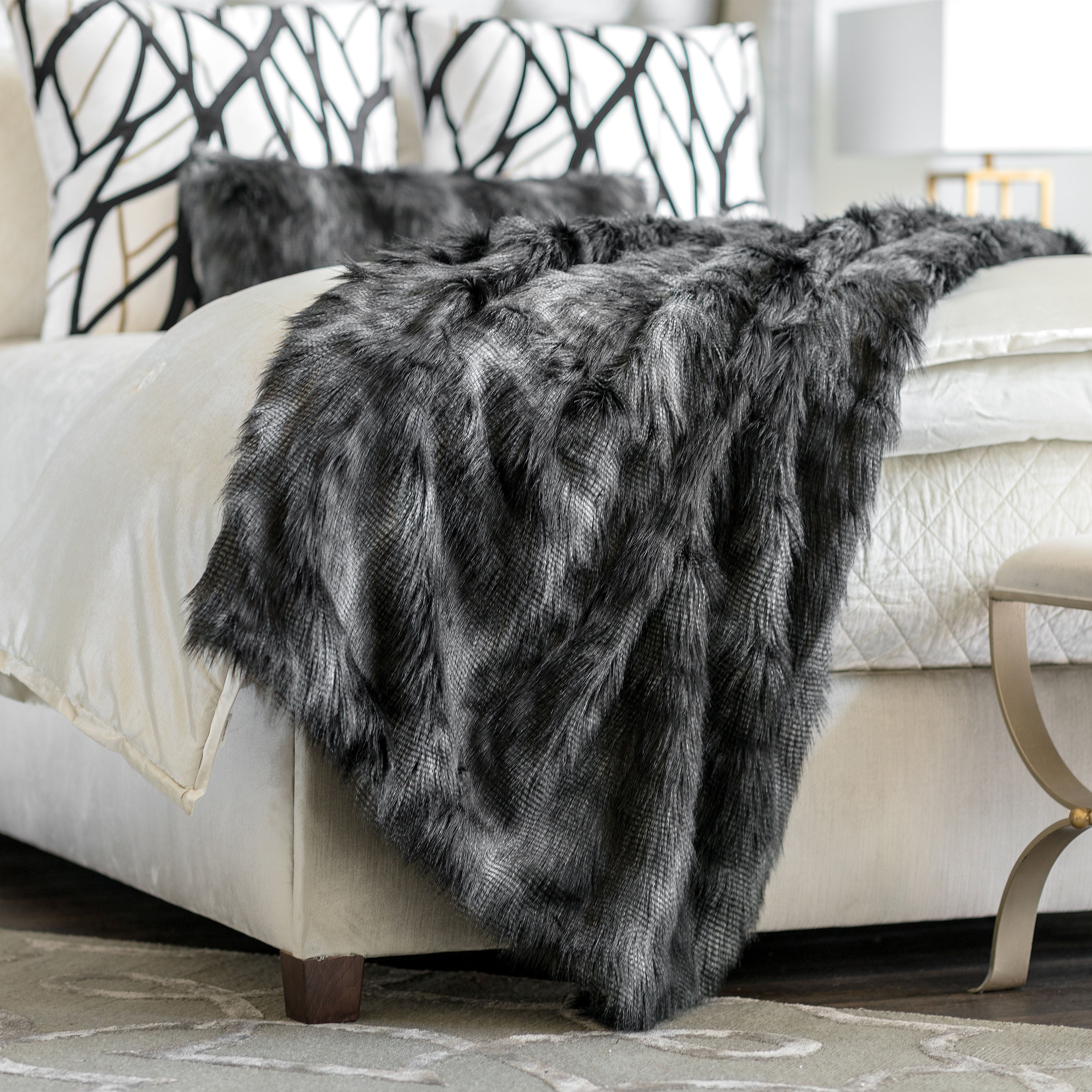 Black fur best sale bed throw