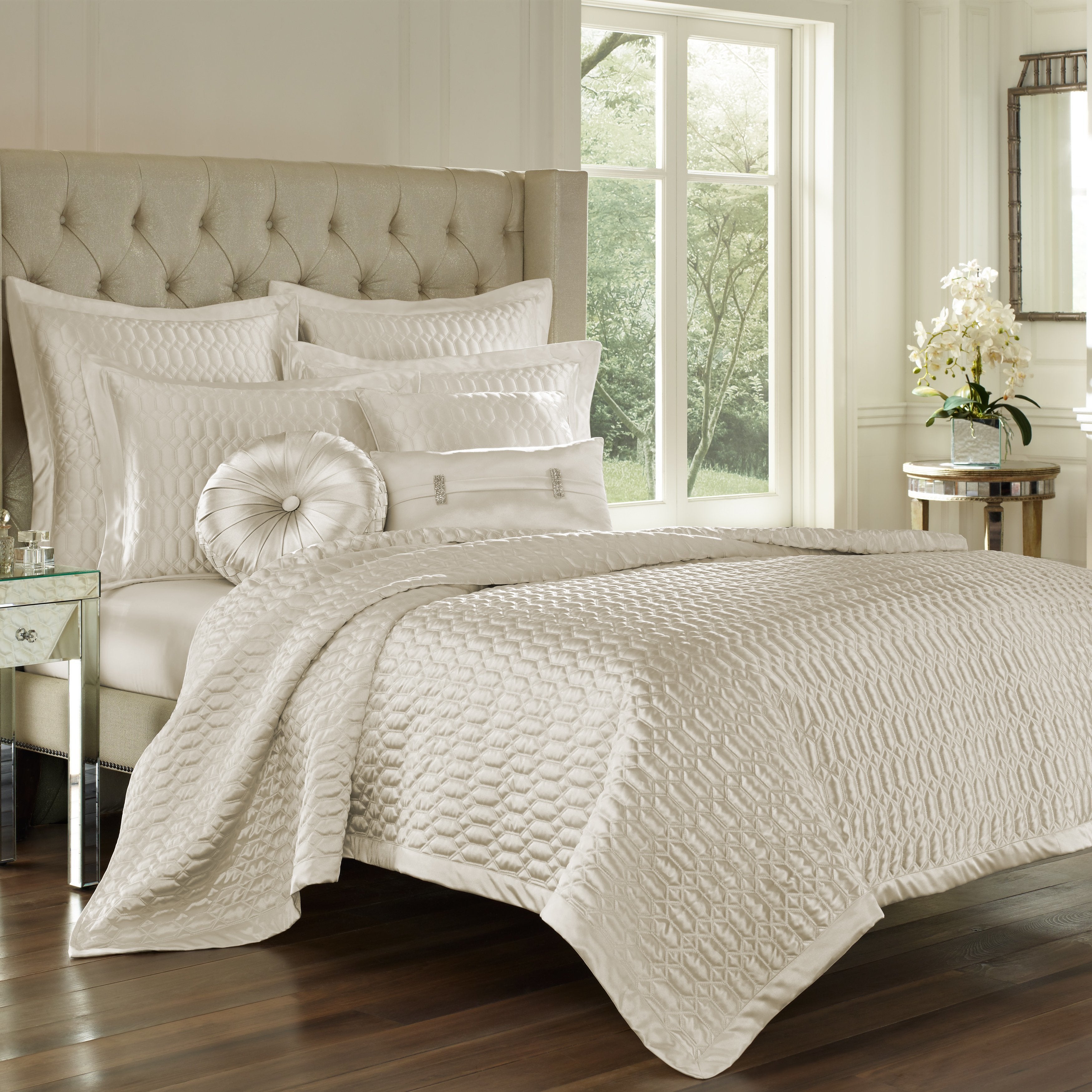 J. Queen New York® Satinique Full/Queen Quilt in good Natural